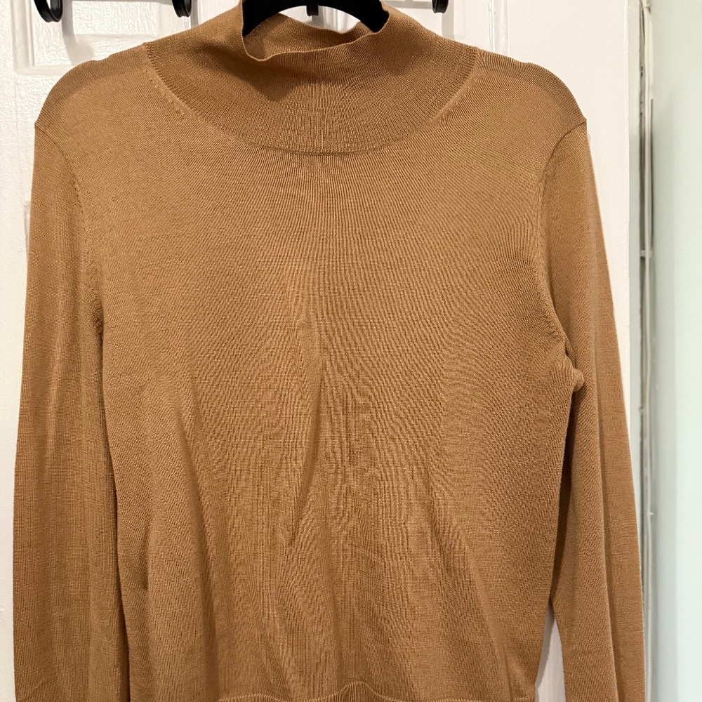 Banana Republic 100% merino wool camel mock neck sweater